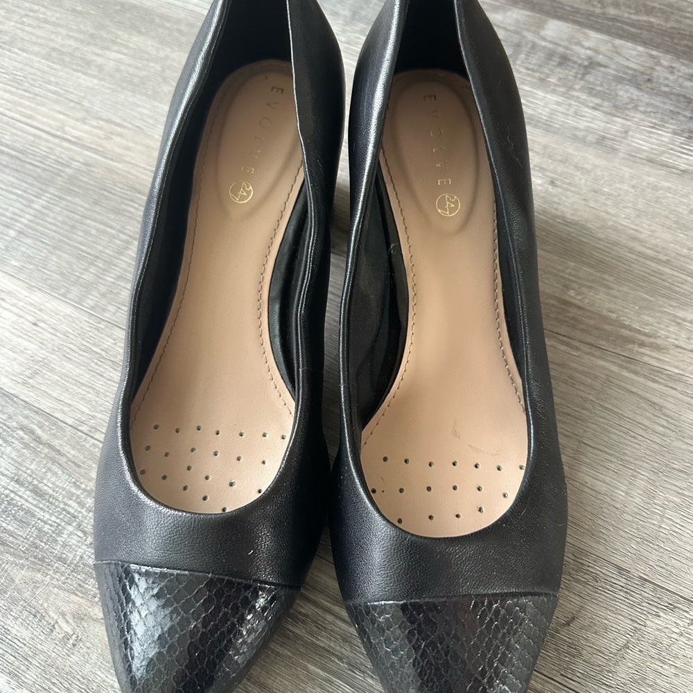 EVOLVE WOMEN Black Snakeskin Toe Cap Cushioned Comfort Rainie Leather Pump